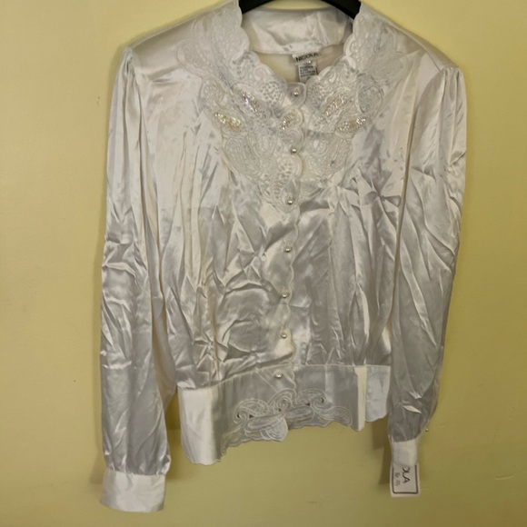 NICOLA White Satin Top with Pearl Accents Size 16 - Picture 4 of 9